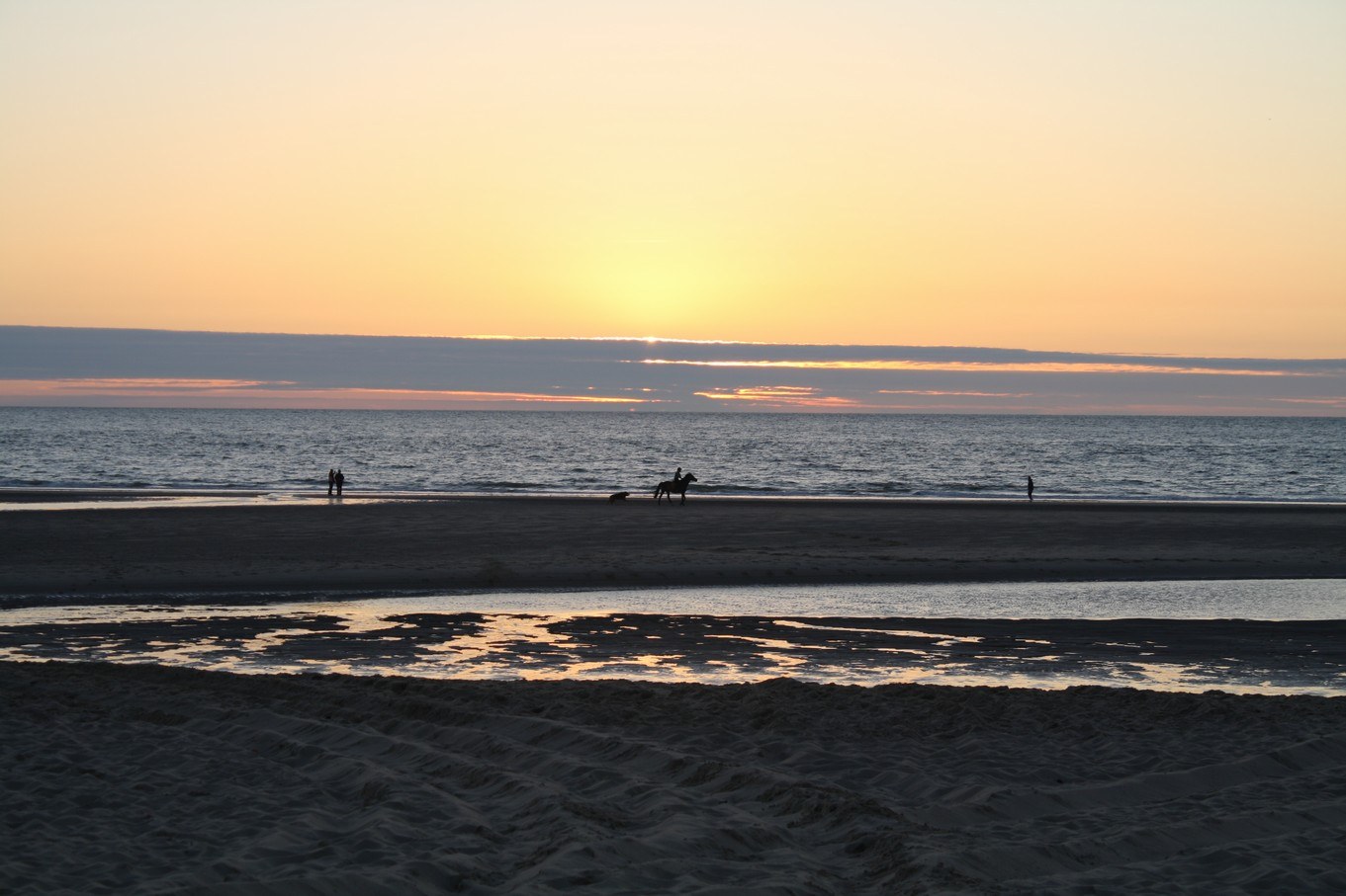 Zonsondergang aan zee